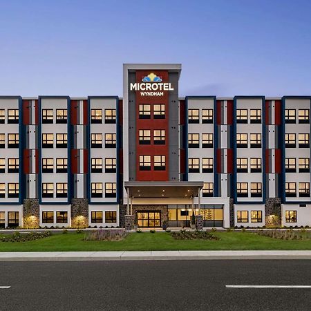Microtel Inn & Suites Dorval Qc Екстер'єр фото