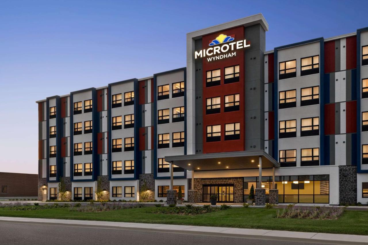 Microtel Inn & Suites Dorval Qc Екстер'єр фото