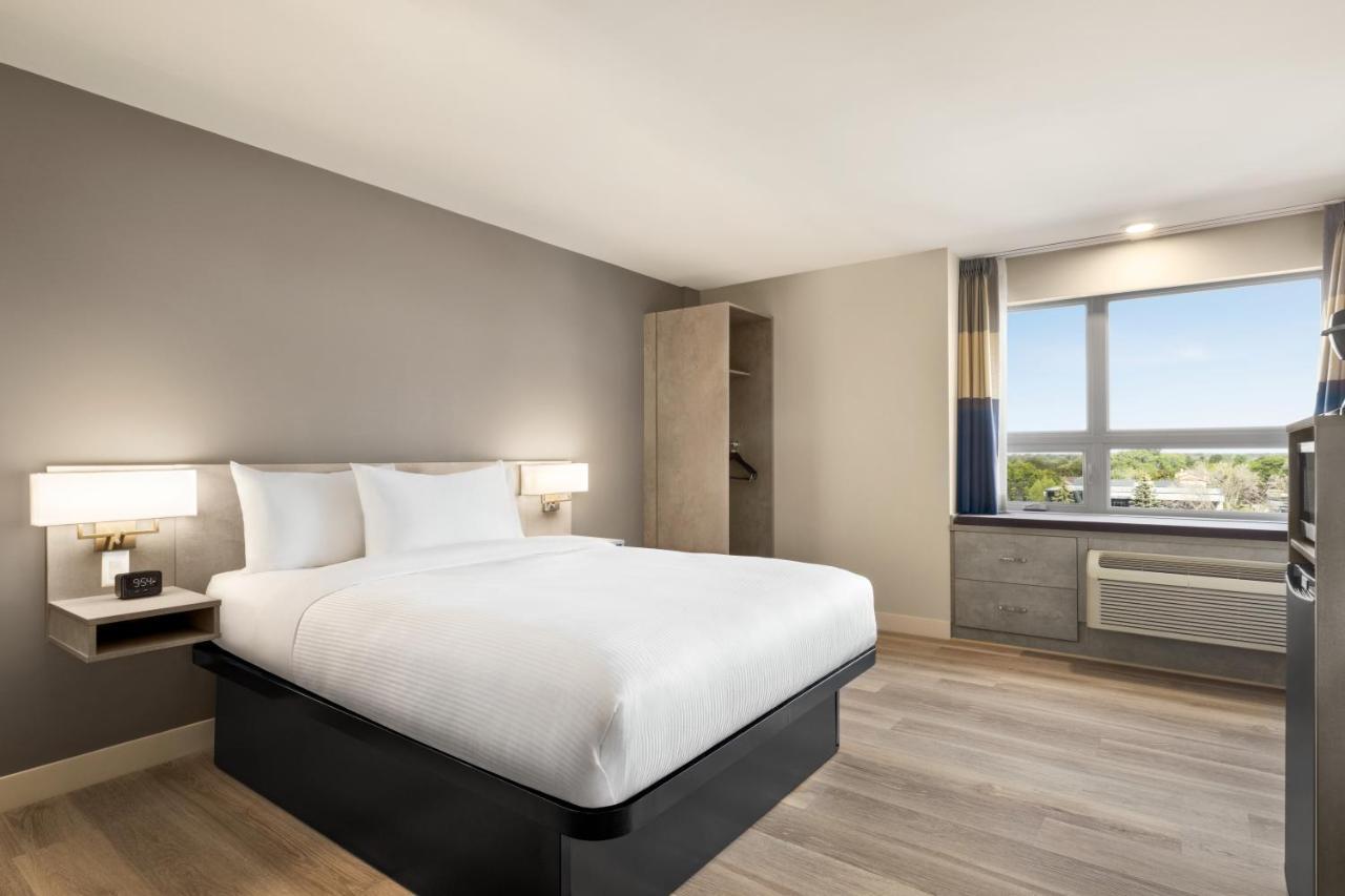 Microtel Inn & Suites Dorval Qc Екстер'єр фото
