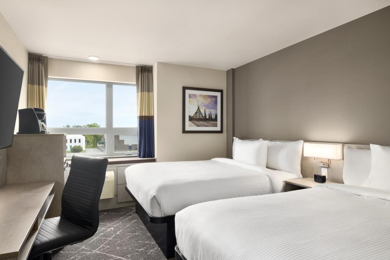 Microtel Inn & Suites Dorval Qc Екстер'єр фото