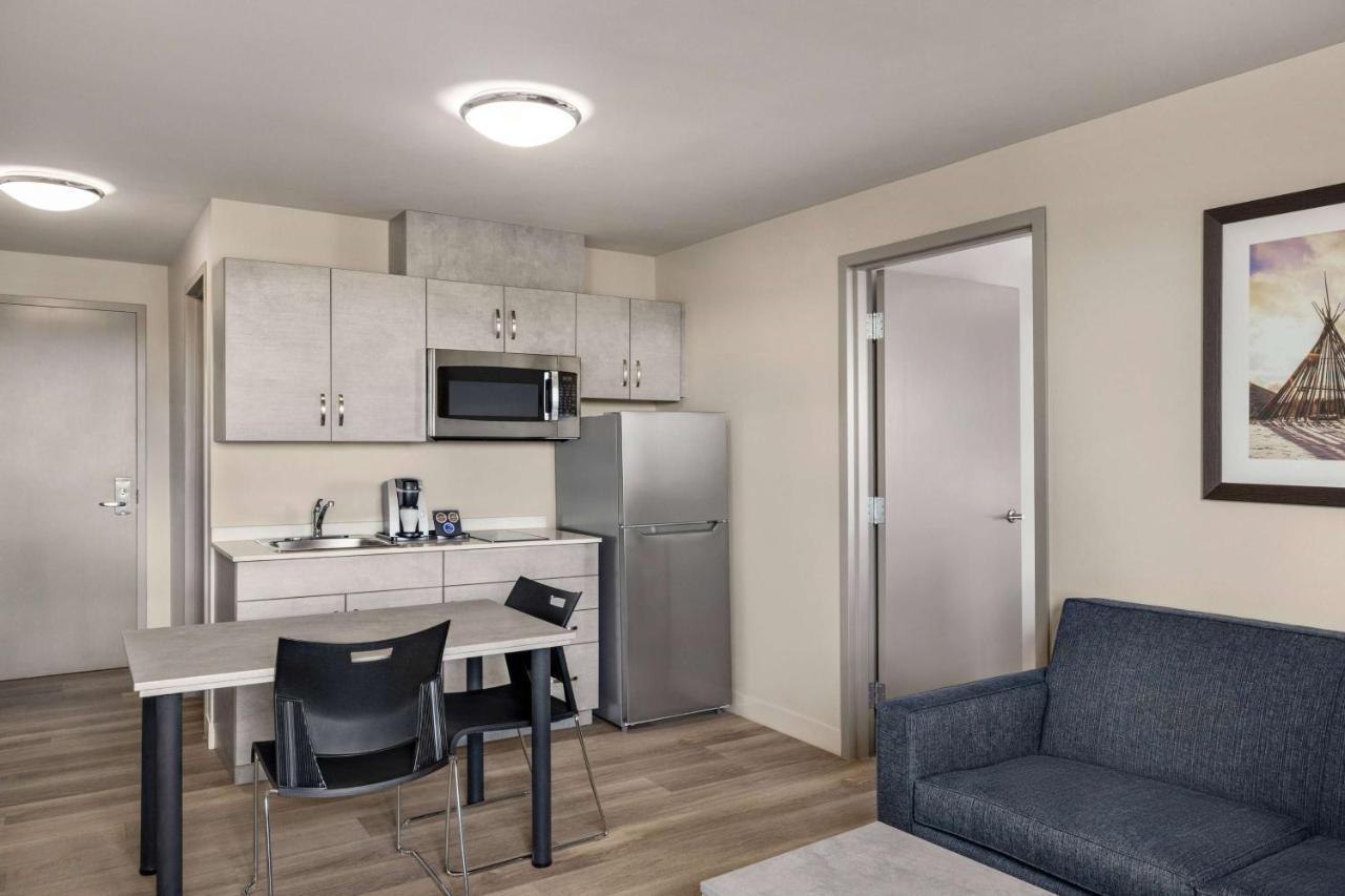 Microtel Inn & Suites Dorval Qc Екстер'єр фото